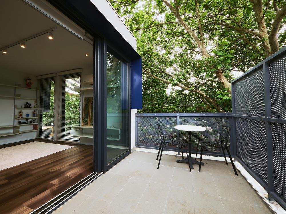 Entertaining balcony with tree canopy